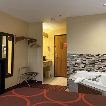 Super 8 By Wyndham Paris Il Motell Exteriör bild